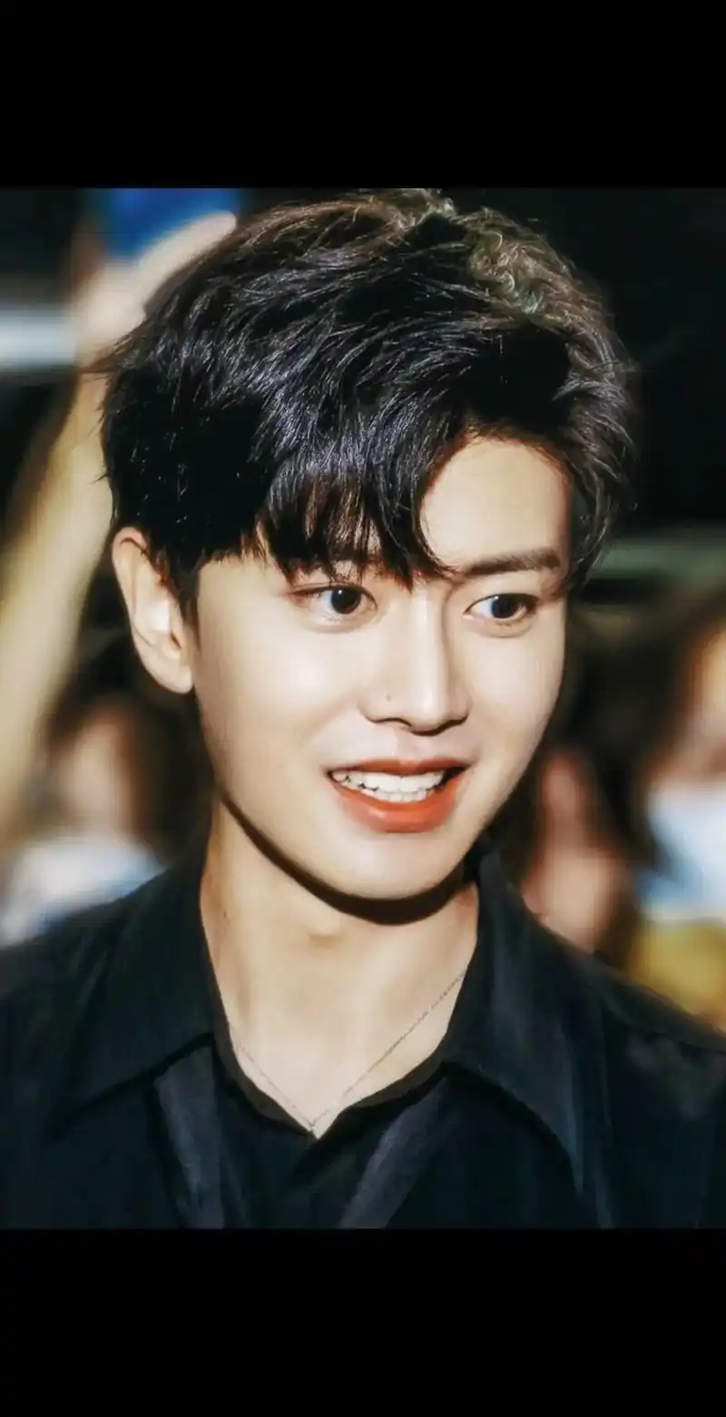 任嘉伦超帅绝美封神图片壁纸!嘉人们真的张张都绝!#任国超 - 抖音