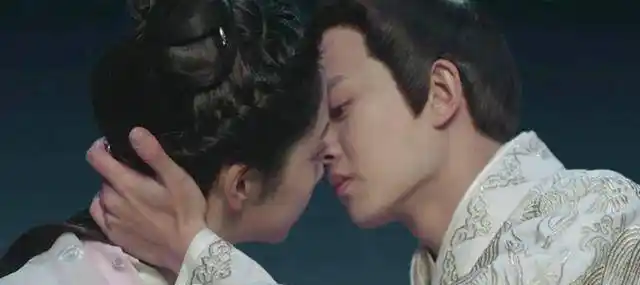 任嘉伦吻戏蜻蜓点水或借位只为老婆聂欢堪称好丈夫典范