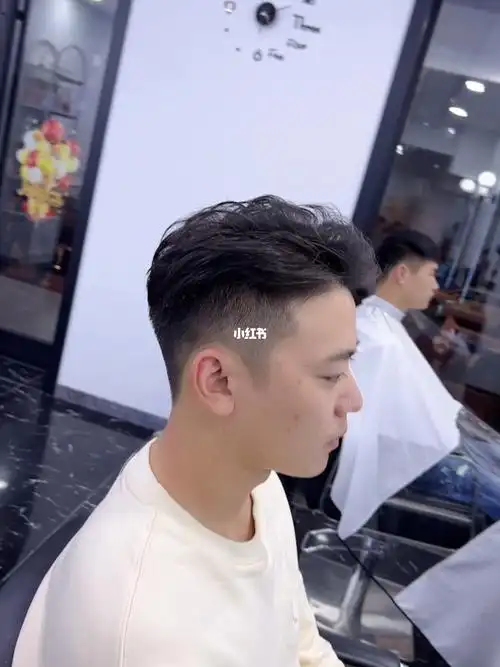 男生三七分韩式纹理烫男生发型推荐