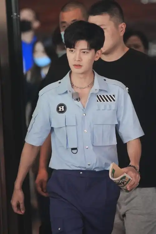 任嘉伦超话|#任嘉伦嗨放派#·20210917· 综艺录制早呀@任嘉伦allen