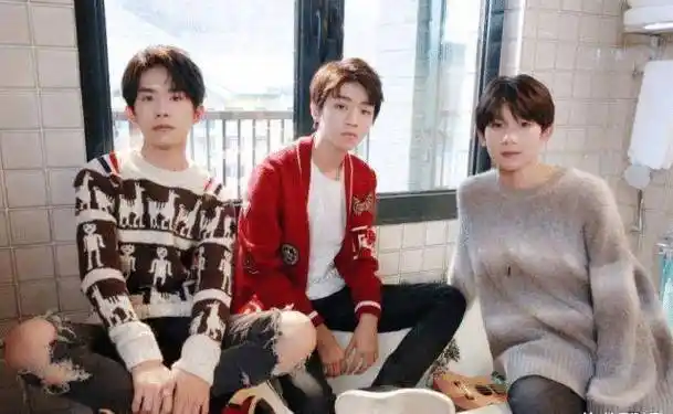 相似程度亲妈都认不出,绝了_易烊_tfboys_照片