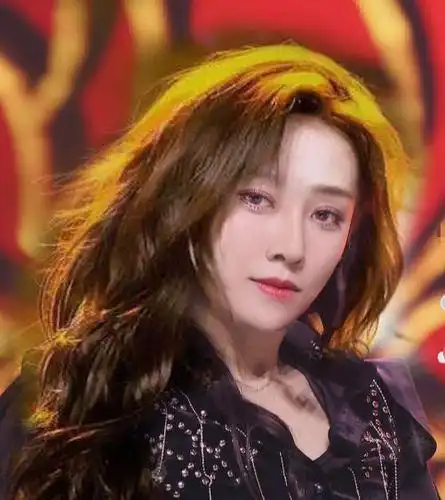 网友评论 网友评论 不信大家可以到网络上找一下刘雨昕自带长发的照片