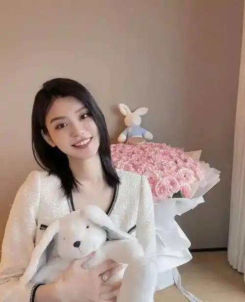 奚梦瑶:智慧与自信的豪门妻子