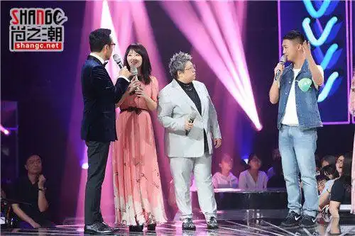 武汉邓丽君男唱女音折服杨钰莹