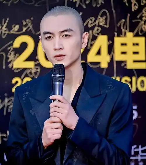 北京这一晚,避开了优雅的陈数,躲过光头陈晓,50岁周迅太惊艳