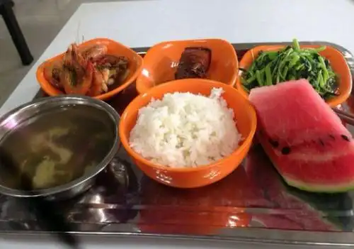桃李的文华餐厅,一二楼是食堂,三楼有快餐 成蹊的春晖餐厅,一楼食堂