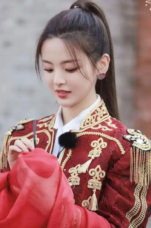 农村女孩杨超越是如何成名的