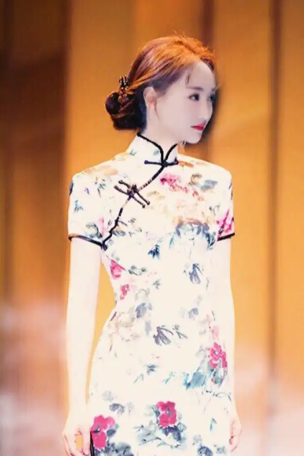 考验身材的旗袍杨蓉居然这样穿没想到还是这么美