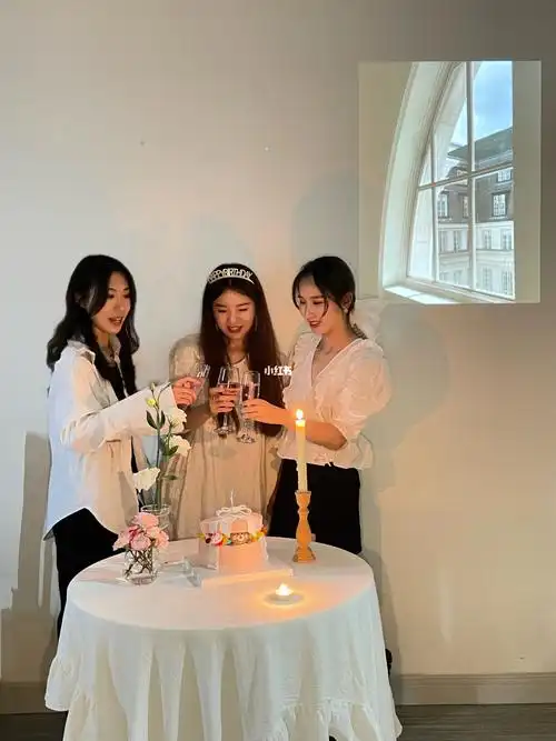 在家过生日拍姐妹闺蜜氛围感生日照