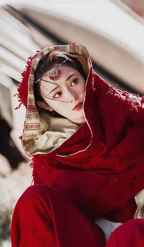 彭小苒离了灯光颜值就走丢了?_小枫_东宫_造型