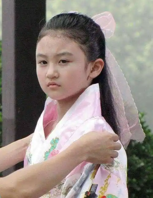 陆子艺被观众吐槽"长残了",让人看起来好像陆子艺是有点跟小时候的