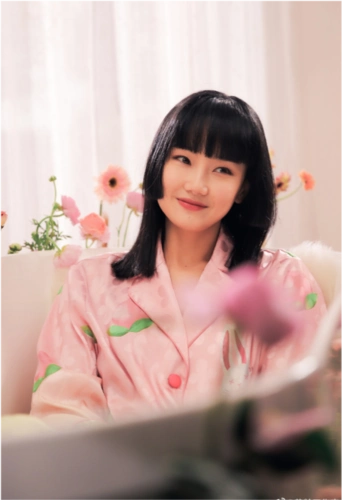 秀恩爱才过一天就被扒出是小三,许嵩的绯闻女友是真的惨_黄龄