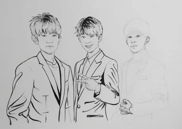 这一次,他打算把tfboys的三小只都画到墙上去