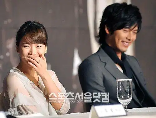 宋慧乔玄彬亲密合影