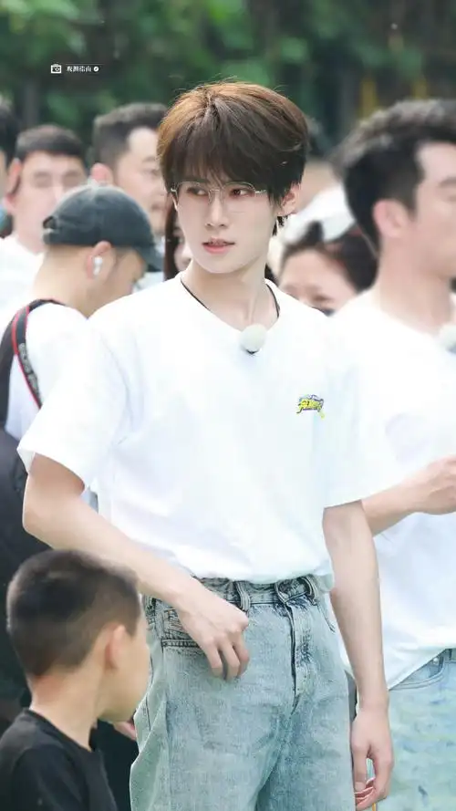 张真源奔跑吧##张真源新歌##张真源高会##张真源表情包##张真绿海