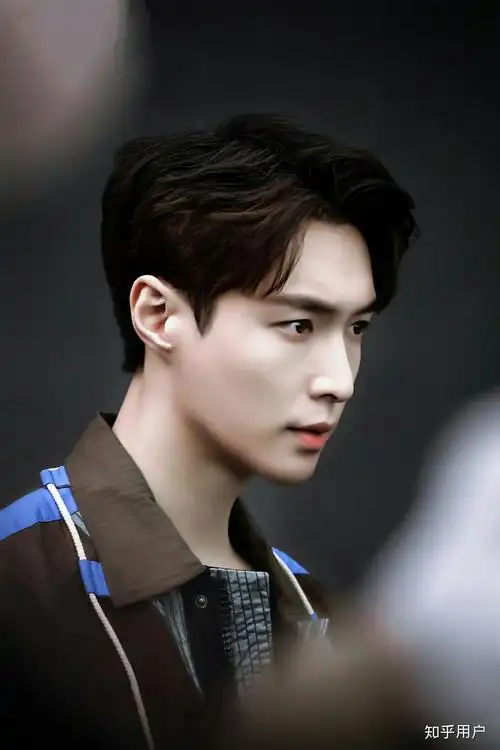 如何评价张艺兴的侧颜