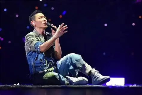 时隔8年再开唱,舒尔见证刘德华香港红馆演唱会!