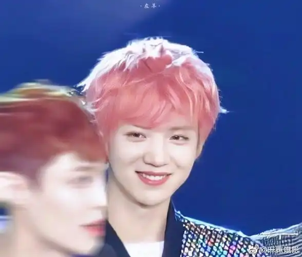 鹿晗粉发直播状态#没有人不为鹿晗发疯的,粉色头发也太好看了吧,一眼