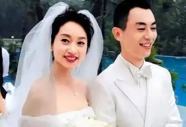 朱亚文老婆生病晒照,头顶乱发唇色苍白显憔悴,素颜状态引热议