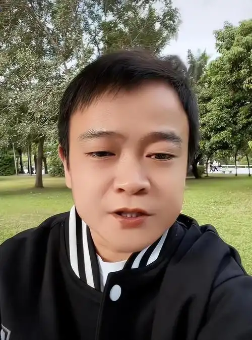 在视频中,秦学士表情平静,语气坚定地说道:"各自安好吧!