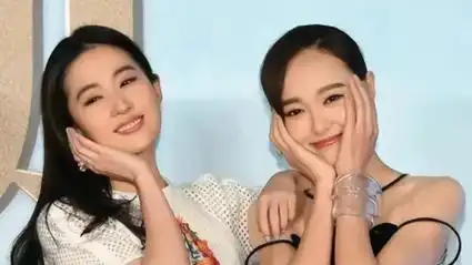 当32岁刘亦菲撞上35岁唐嫣,这简直是我见过最惨烈的同框现场