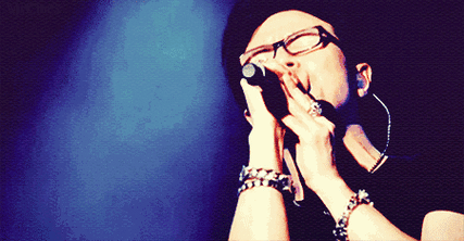 汪峰唱歌深情gif动图_动态图_表情包下载_soogif