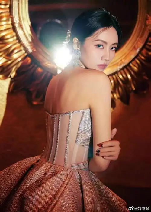 刘惜君在繁星中唱歌