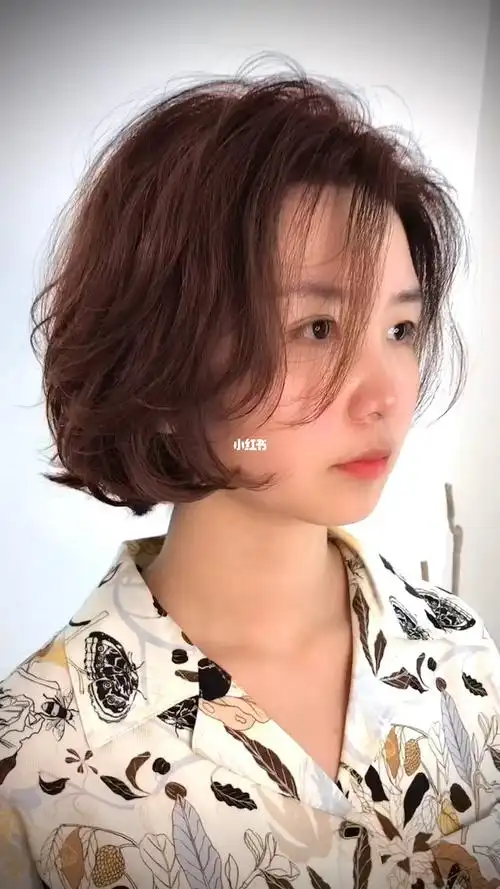 939393分享一款满溢温柔短发气垫烫,韩式修容新发型,它的精致感
