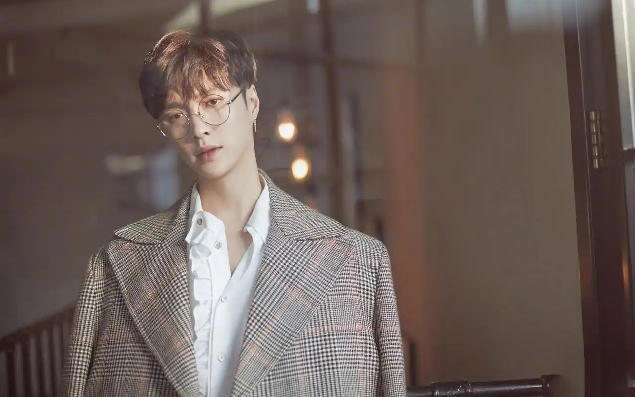 张艺兴冬日帅气写真高清图片桌面壁纸