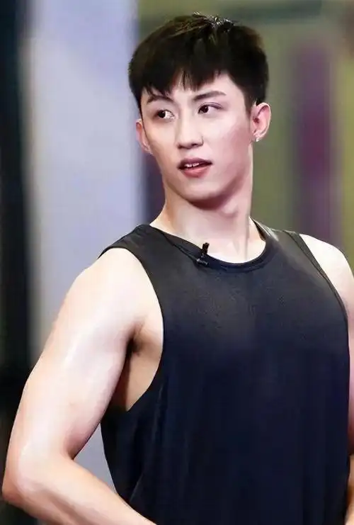 黄景瑜这次赢麻了:碾压杨洋,被官媒力挺,洗白过往