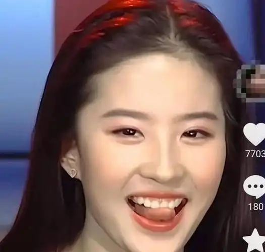 刘亦菲虽说是好看至极,但是她的嘴巴露出很多牙龈,就大煞风景了