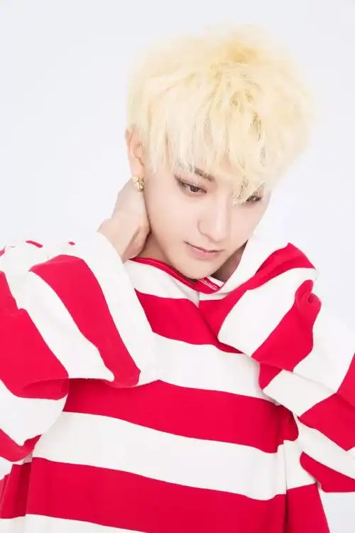 创造101娇羞粉色少女心这样的黄子韬你见过吗