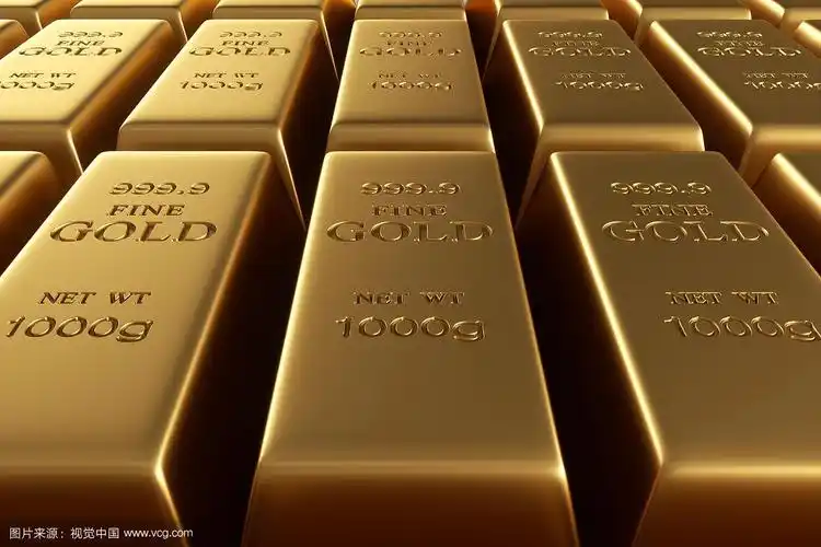 金库中整齐排列的一千克纯金金砖