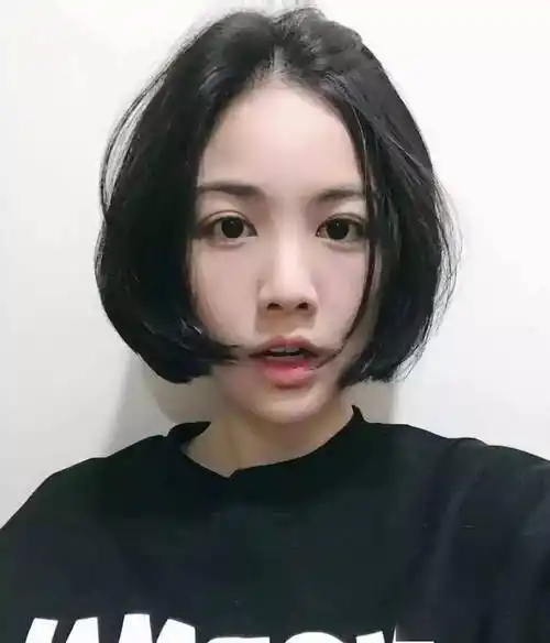 清纯减龄担当2021年流行的短直发学生党必试