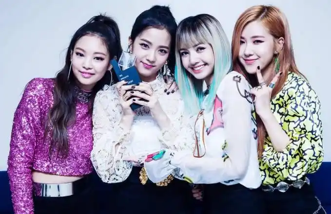 lisa是哪个组合的?成员都有谁?