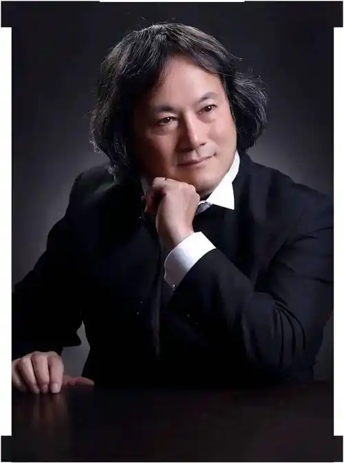 3月23日,由指挥家汤沐海执棒无锡交响乐团,联袂献上《我的祖国》交响