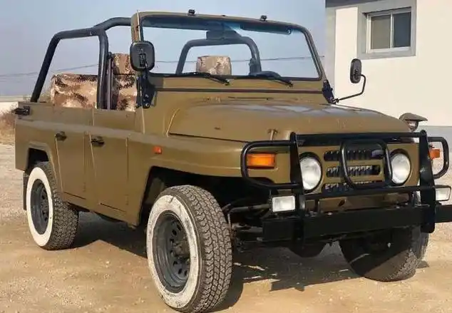 严冬里的老北京bj212不畏严寒只为情怀