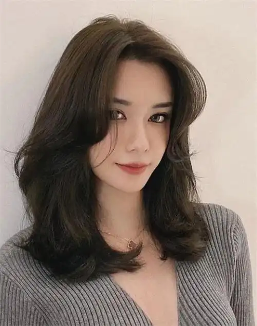 2022年流行发型女直发,时髦减龄百搭发型推荐