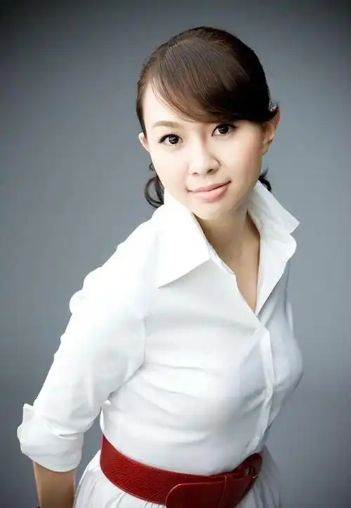 想必大家都知道华语乐坛的代表人物之一——卓依婷吧!