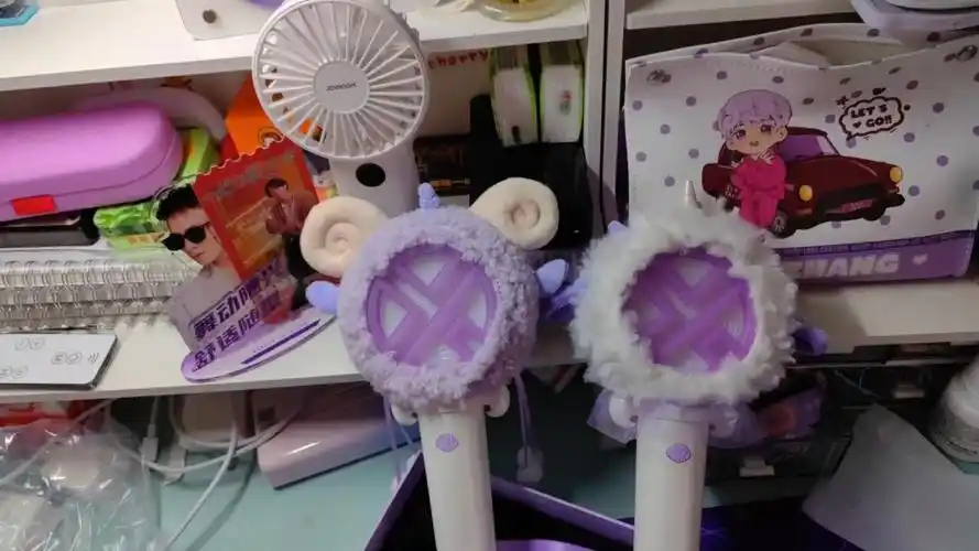 张艺兴官方应援棒小羊蹄开箱