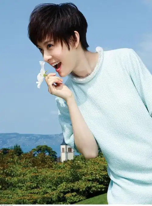 方脸女生适合什么样的短发发型(方脸女生怎么留发型才好看)(15)