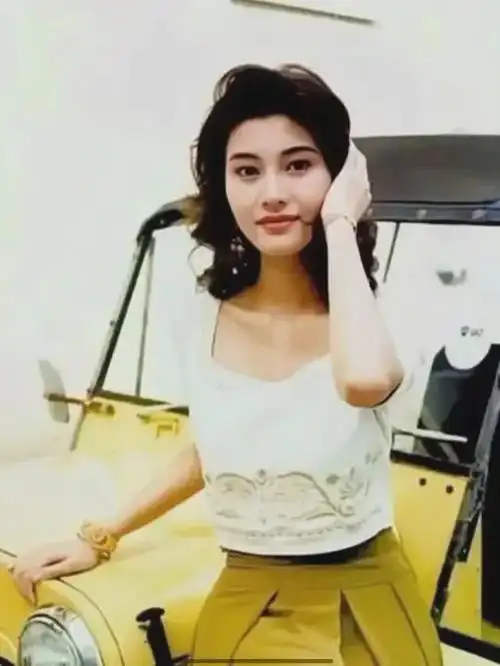 年轻时李嘉欣的照片,年轻时是娱乐圈公认的美女,出道即巅峰_网易订阅