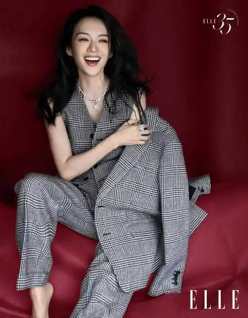 章子怡《elle》35周年封面,时尚穿西装马甲,太飒了!_连衣裙_电影_大片