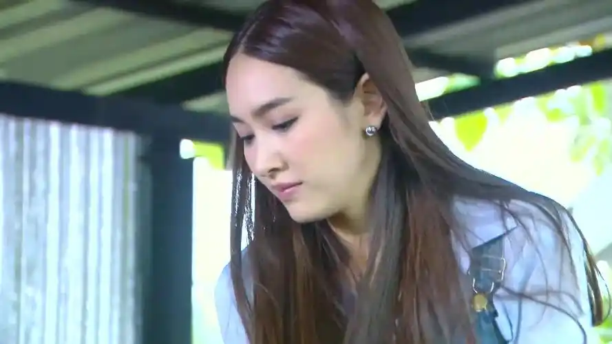 霸道新娘:姑娘干活一个不留意被占便宜,下秒反击太搞笑了