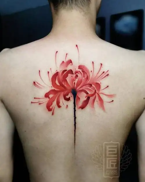 彼岸花纹身图片_背部新传统水墨纹身图案