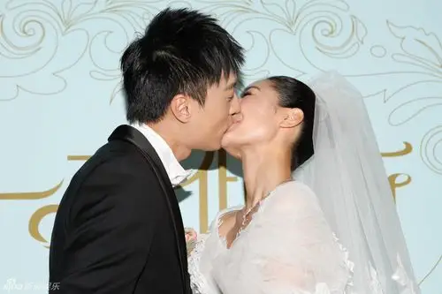 陶昕然何建泽大婚浪漫拥吻 计划生一子一女