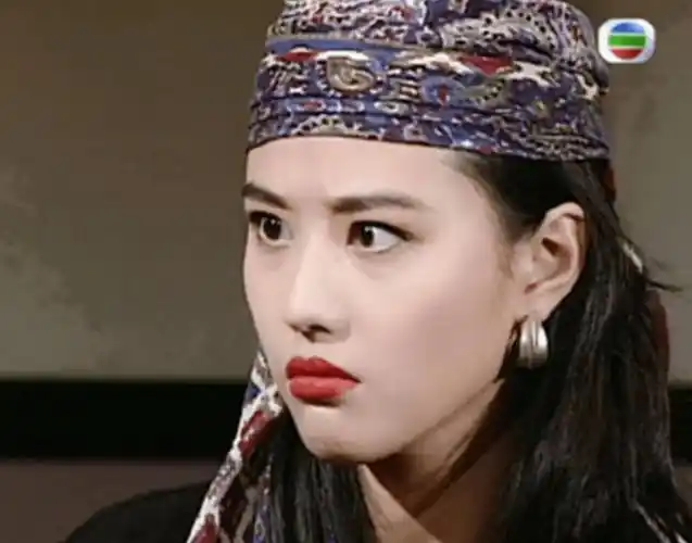 迷倒周星驰,和梅艳芳演情侣,第一代"蛊神"周海媚年轻时有多绝_角色