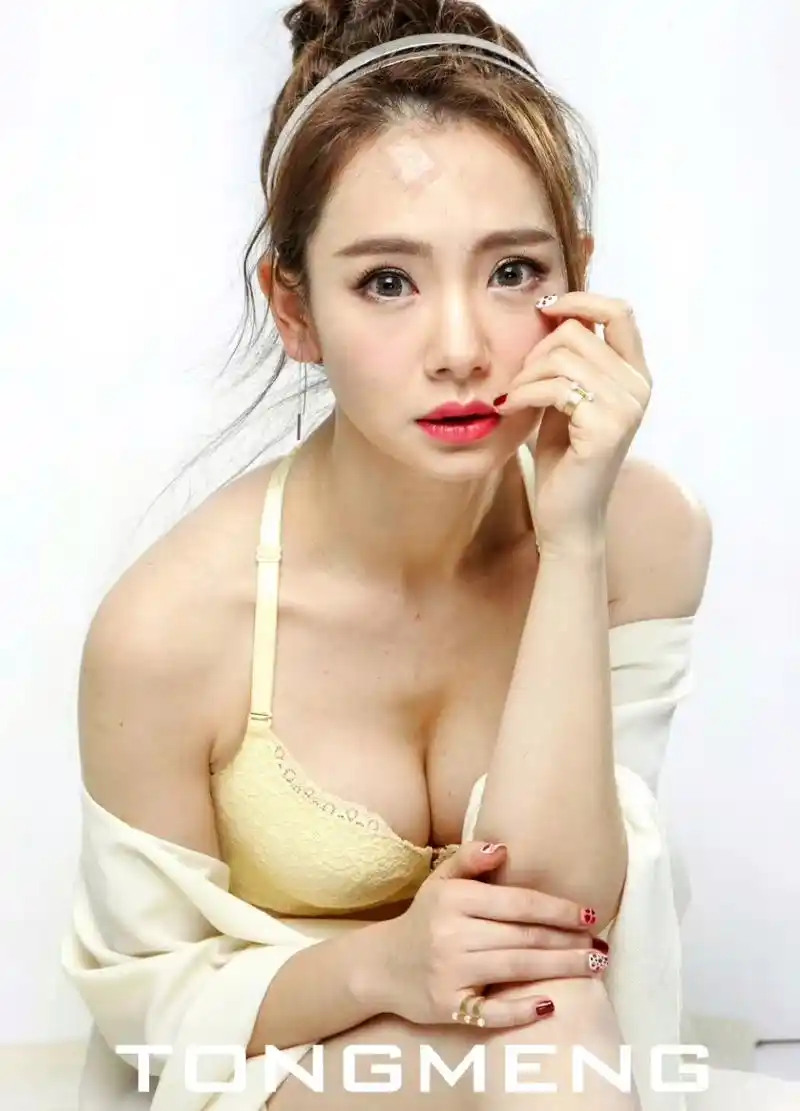 没想到戚薇竟然还拍过这么大尺度的照片!