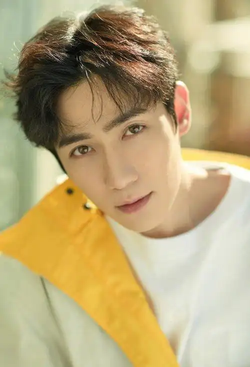 款式的男生短发造型,十分醒目的男生短头发,超级给力的男生发型设计