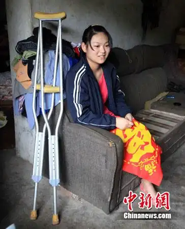 女儿截肢 父亲"躲猫" 坚强母亲照顾一家4病号